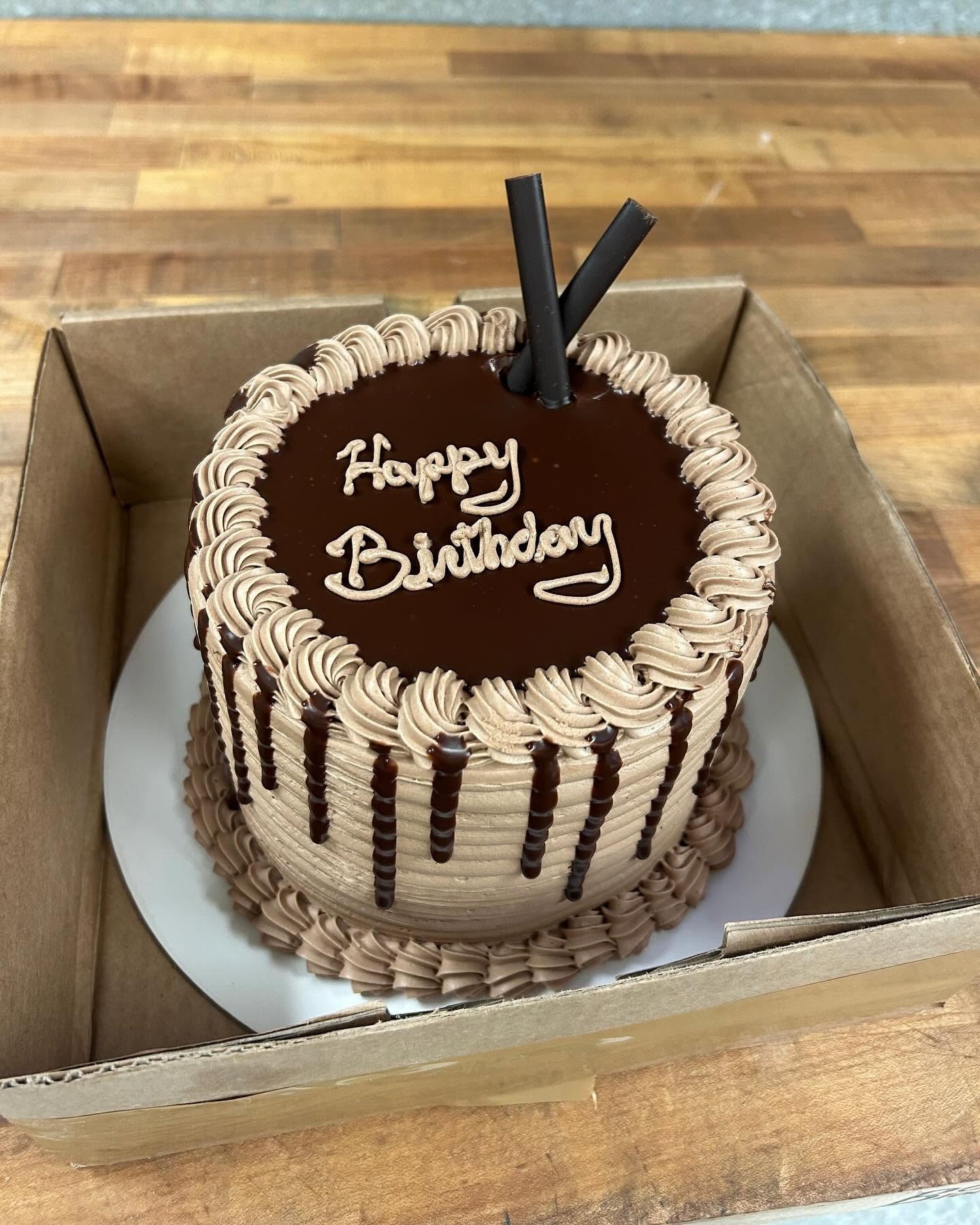 Custom bakery cake and dessert box